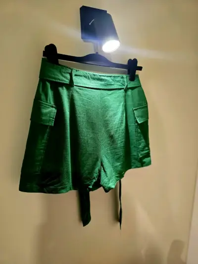 Falda - short verde con bolsillos - miniatura 5
