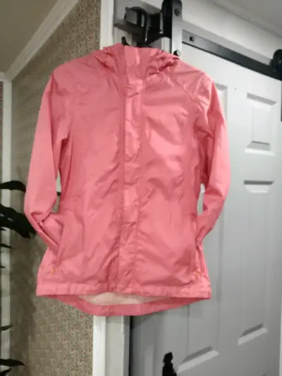 Chaqueta impermeable rosada - miniatura 2