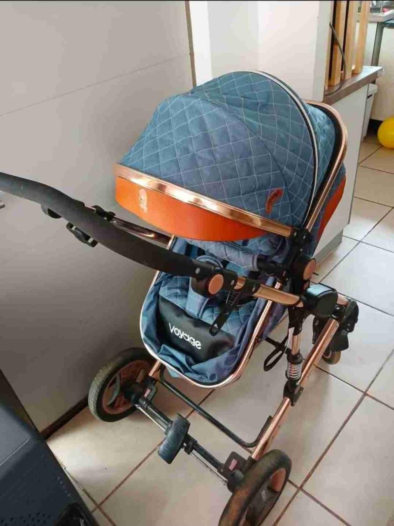 Coche para bebé azul y naranja - 2