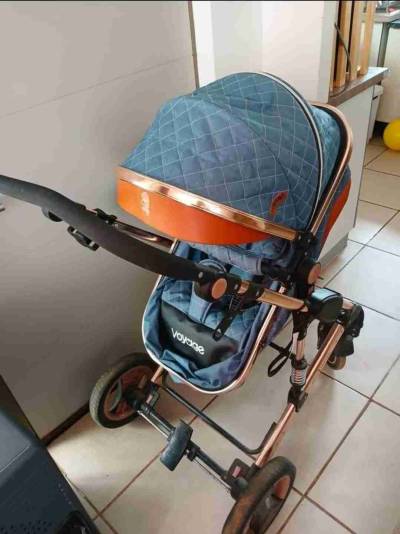 Coche para bebé azul y naranja - miniatura 2