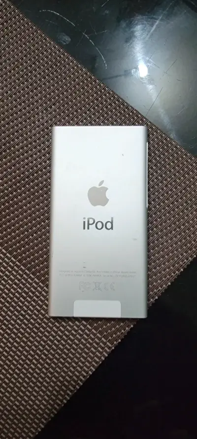 iPod plateado usado - miniatura 1