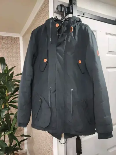 Parka negra con capucha - miniatura 1