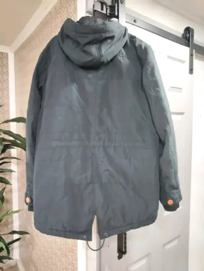 Parka negra con capucha - miniatura 2