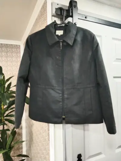 Chaqueta negra de mujer - miniatura 1