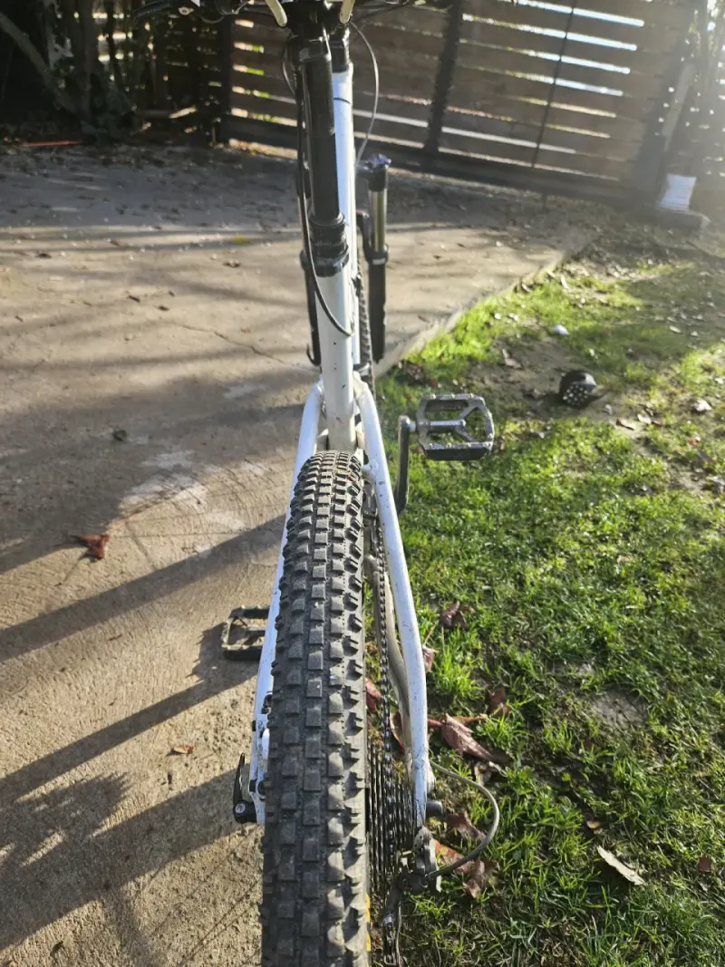 Bicicleta de montaña blanca - 5