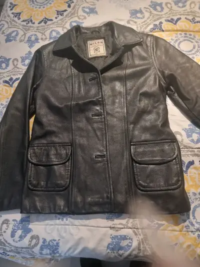 Chaqueta de cuero negra - miniatura 1