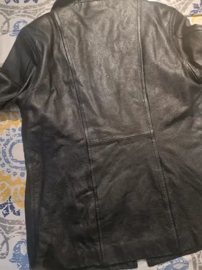 Chaqueta de cuero negra - miniatura 2