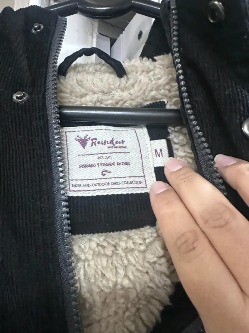 Chaqueta negra de corduroy - 4