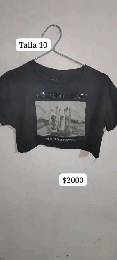 Polera negra con diseño - miniatura 1