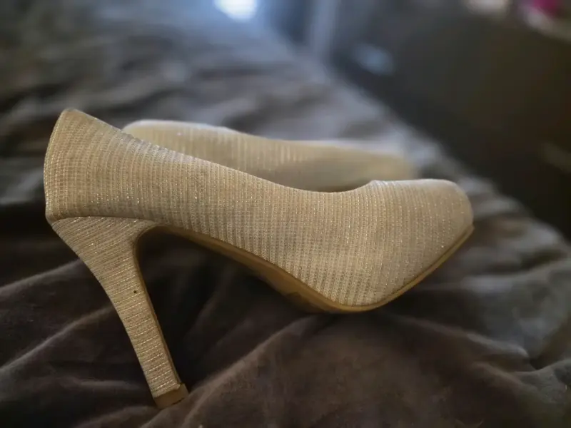 Zapatos de tacón beige brillantes - 2