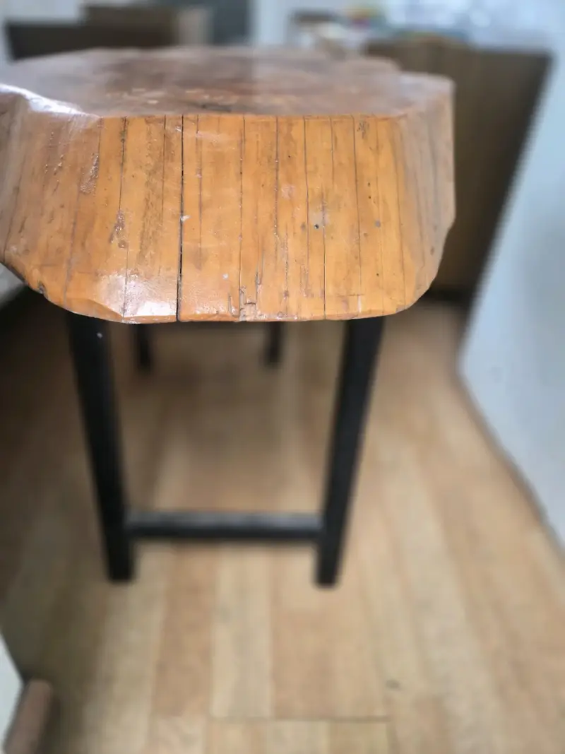 Mesa rústica de madera - 1
