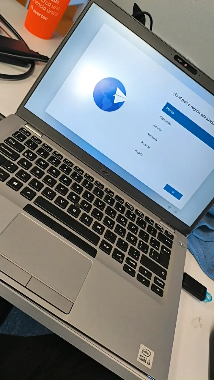 Laptop Dell 5410 Core i5 plateada