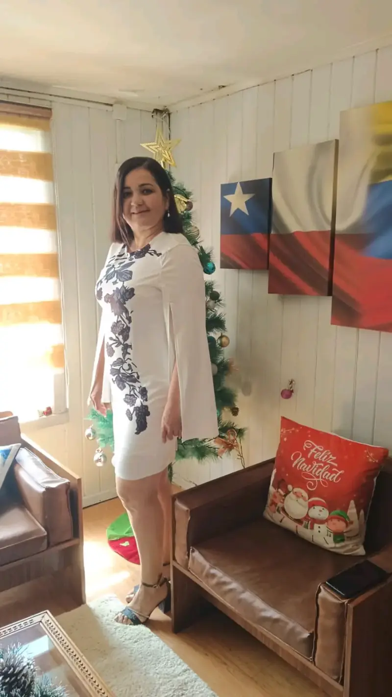 Vestido blanco con diseño floral - 2