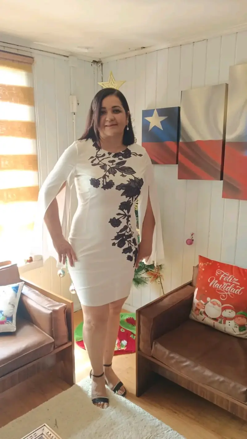 Vestido blanco con diseño floral - 3