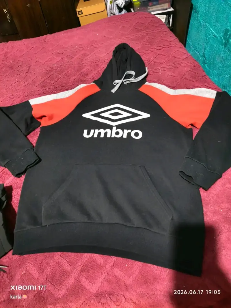 Polerón Umbro con capucha