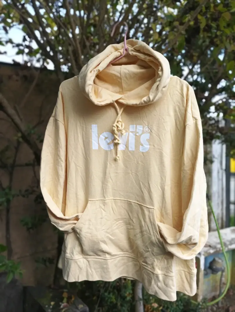 Polerón amarillo con capucha Levi's - 1