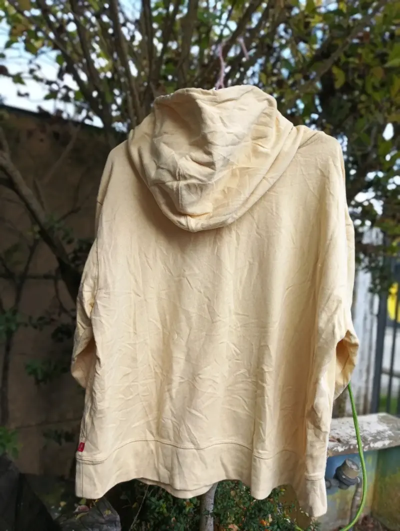 Polerón amarillo con capucha Levi's - 2