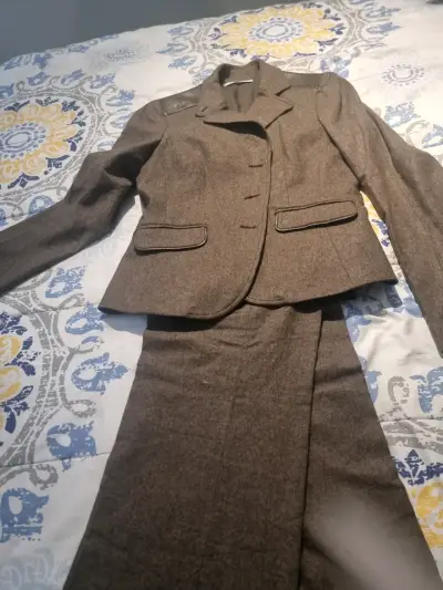 Traje de mujer color marrón - miniatura 6