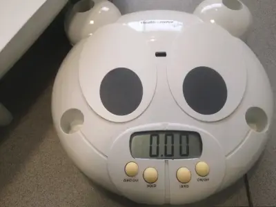 Pesa digital para bebés - miniatura 3