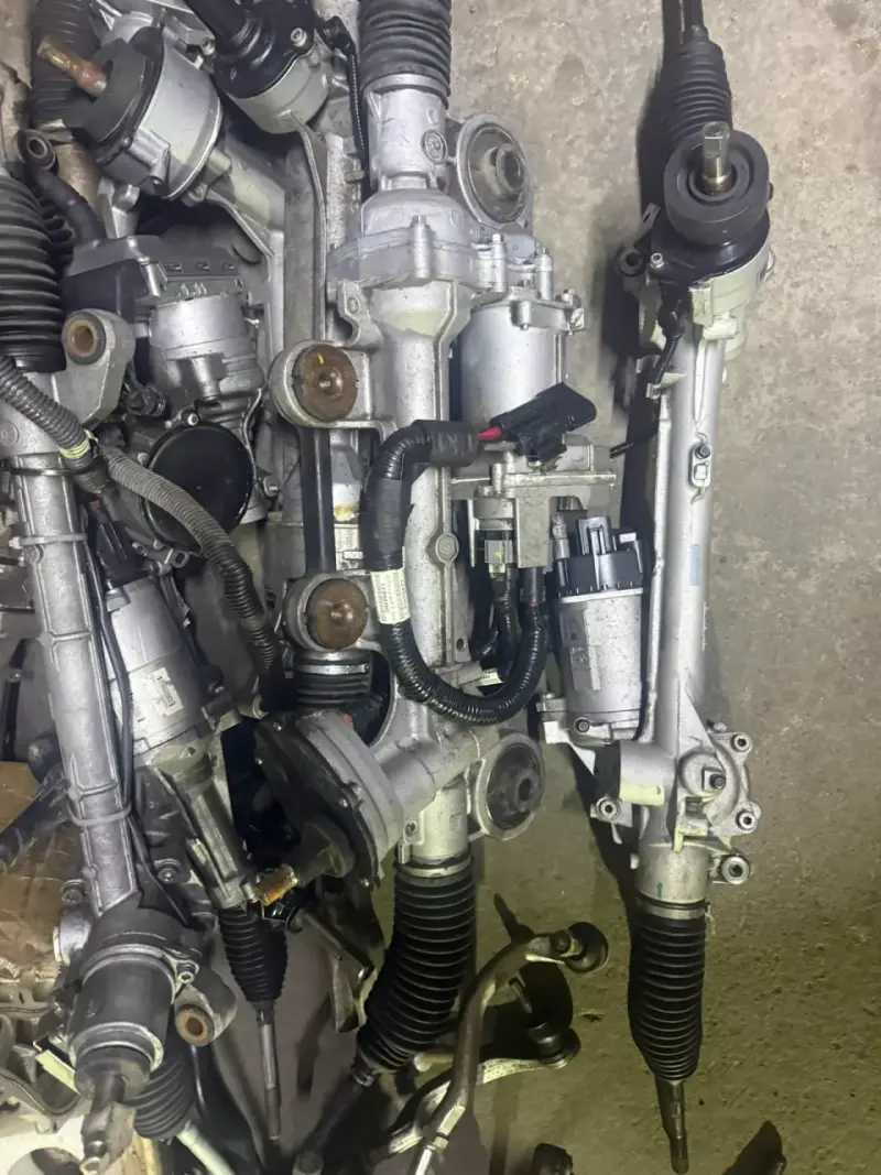Bomba de dirección asistida usada - 2