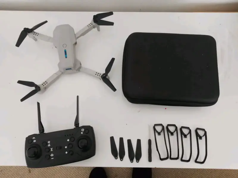 Dron plegable con control remoto