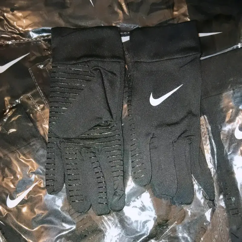 Guantes deportivos negros Nike - 1