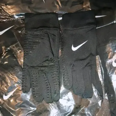 Guantes deportivos negros Nike - miniatura 1