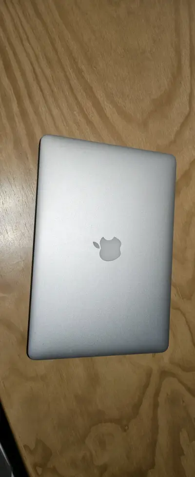 Laptop MacBook Air usada - miniatura 2