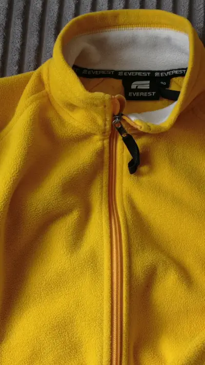 Chaqueta polar amarilla - miniatura 2