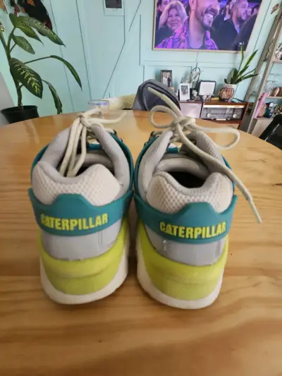 Zapatillas deportivas blancas y verdes - miniatura 2