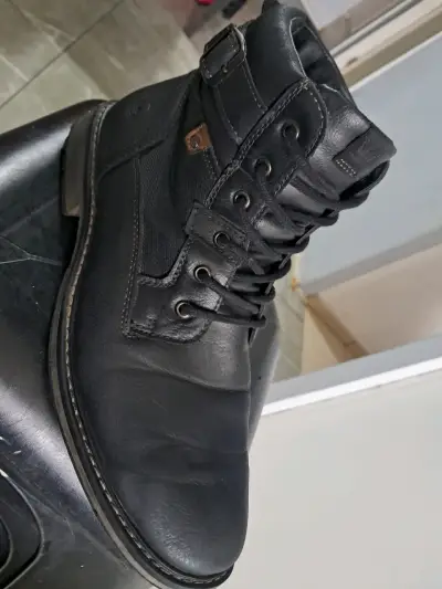 Botas negras de cuero - miniatura 1