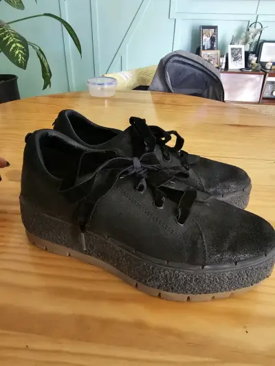 Zapatillas negras con plataforma - miniatura 4