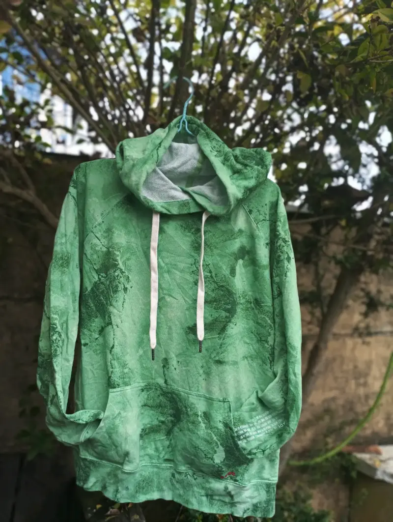 Polerón verde con capucha - 1