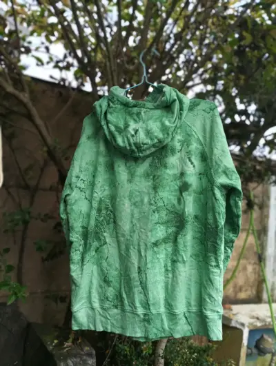 Polerón verde con capucha - miniatura 2