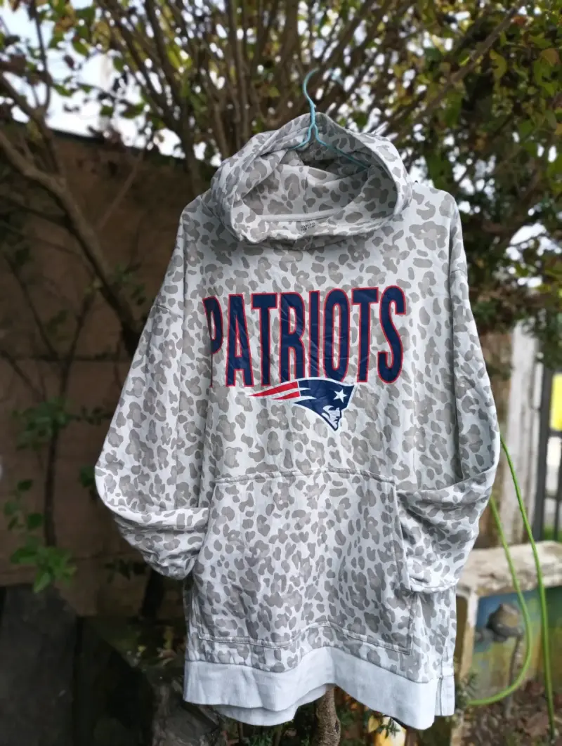 Polerón con capucha Patriots leopardo - 1