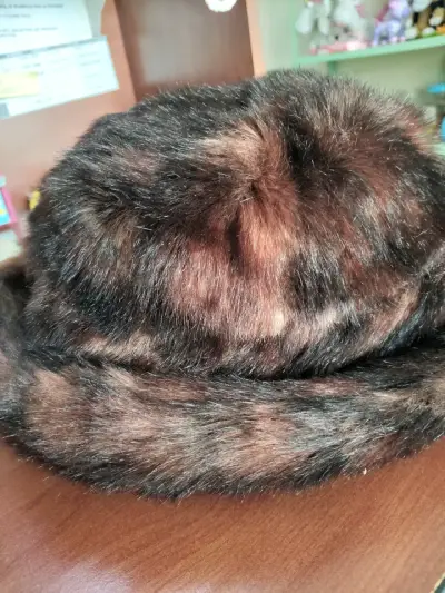 Sombrero de piel marrón oscuro - miniatura 3