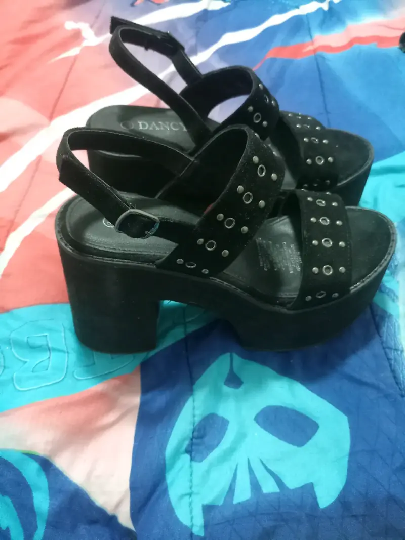 Sandalias negras con taco - 2
