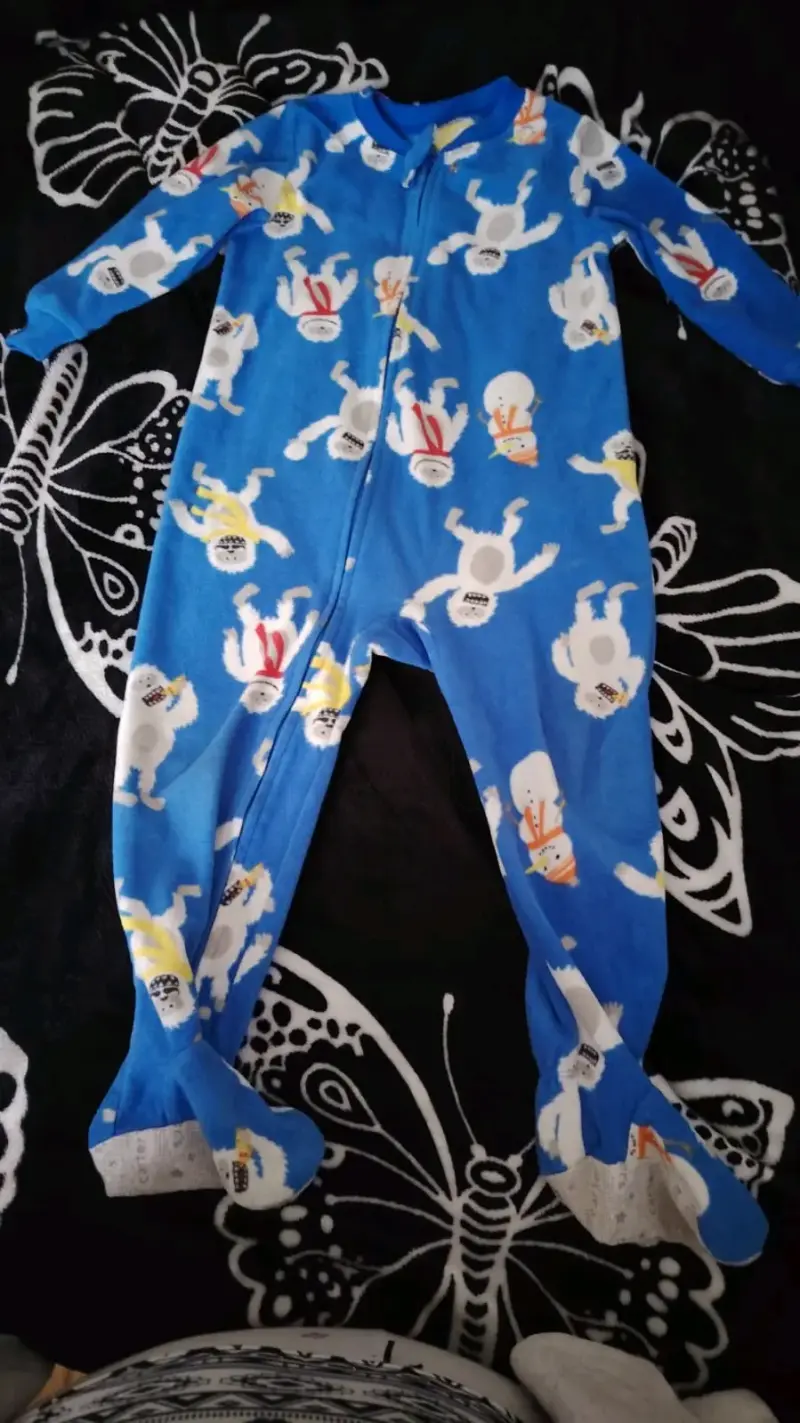 Pijama azul de niño con estampado