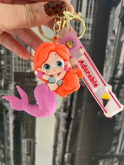 Llavero sirena adorable - miniatura 1