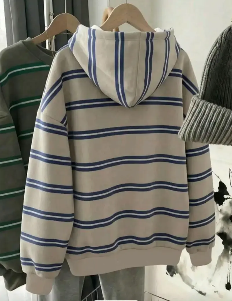 Polerón con capucha a rayas
