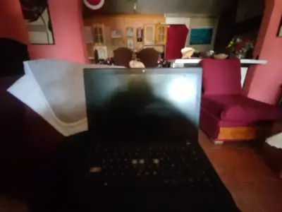 Laptop Lenovo Thinkpad usado - miniatura 2