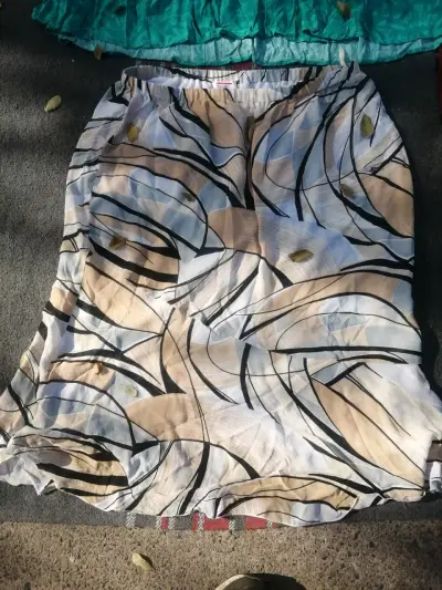 Falda estampada en tonos beige - miniatura 1