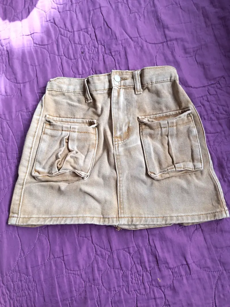 Falda beige con bolsillos - 1