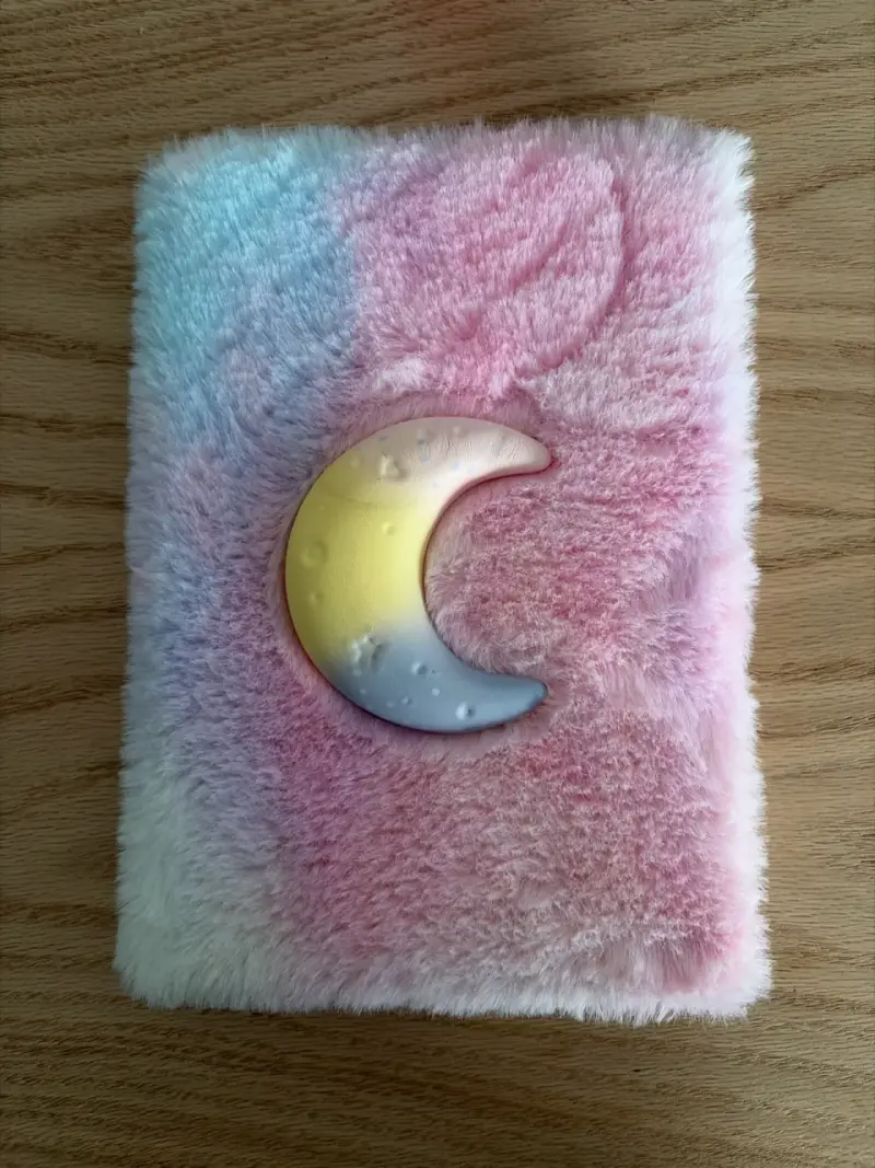 Cuaderno peludo con luna - 1