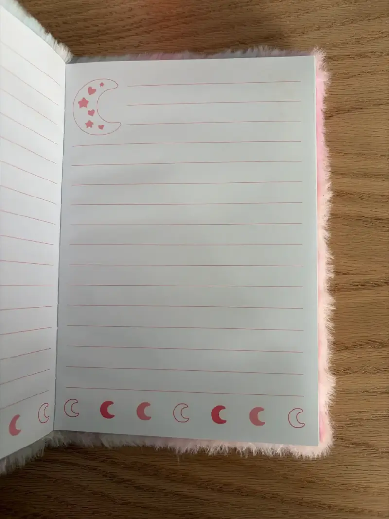 Cuaderno peludo con luna - 2