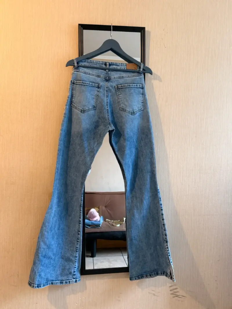 Jeans acampanados azul claro - 3