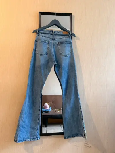 Jeans acampanados azul claro - miniatura 3