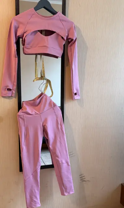 Conjunto deportivo rosa - miniatura 1