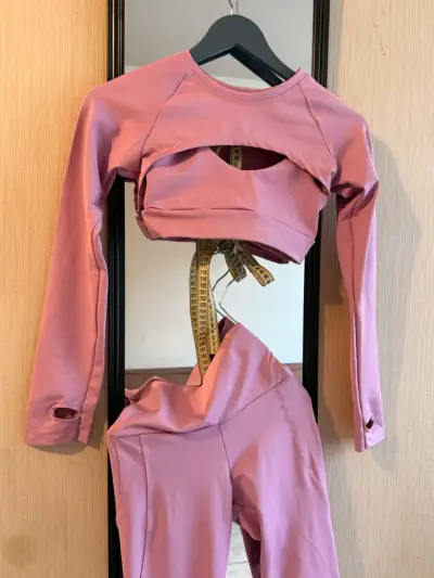 Conjunto deportivo rosa - miniatura 2