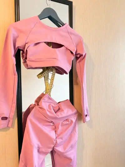 Conjunto deportivo rosa - miniatura 3